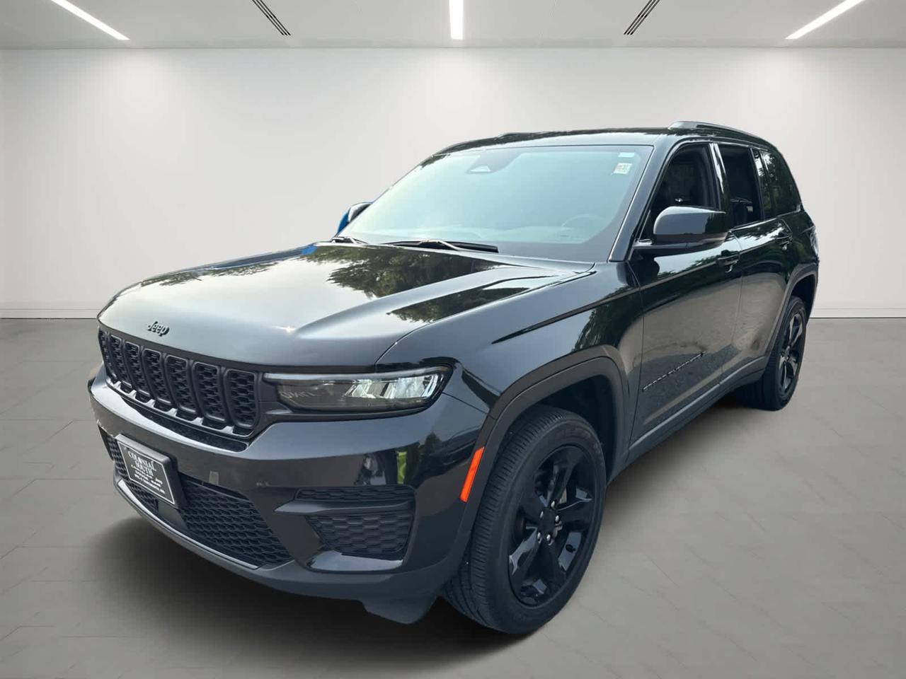 2023 Jeep Grand Cherokee Altitude Dartmouth MA