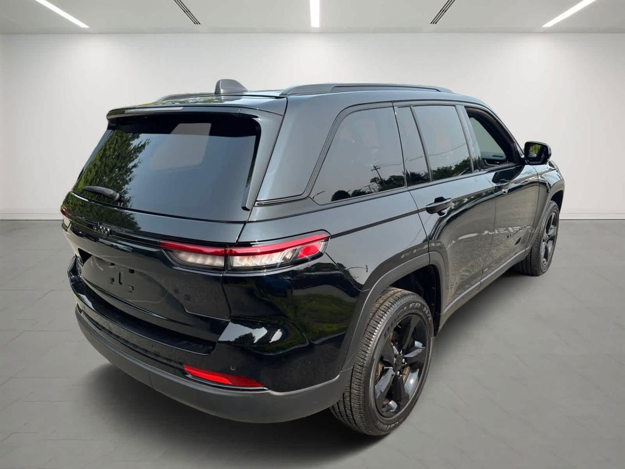 2023 Jeep Grand Cherokee Altitude Dartmouth MA