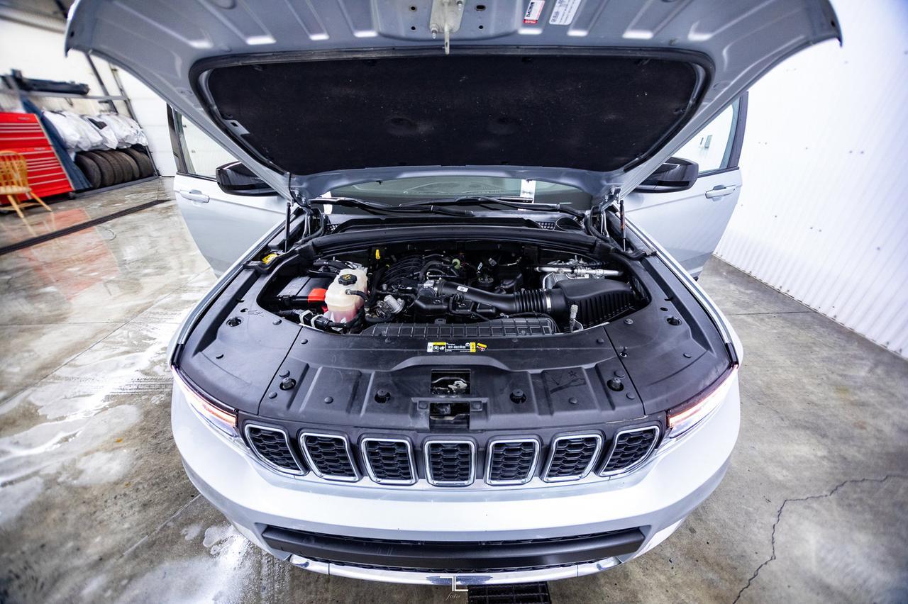 2023 Jeep Grand Cherokee L 4x4 Laredo PSeat BCam 3rd Row Red Deer AB