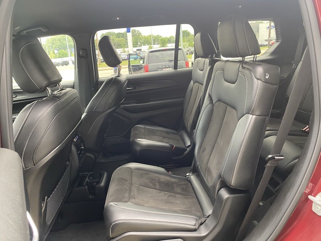 2023 Jeep Grand Cherokee L Altitude Green Bay WI