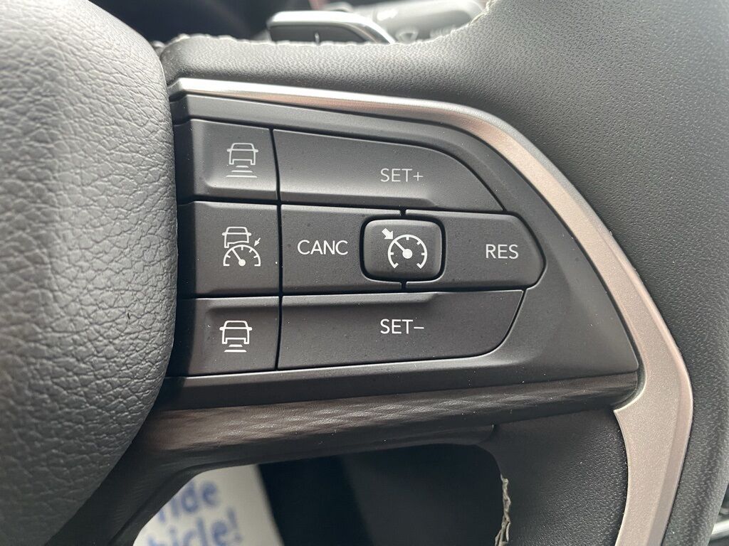 2023 Jeep Grand Cherokee L Altitude Green Bay WI