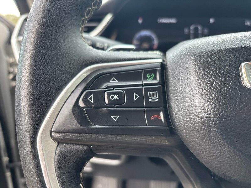 2023 Jeep Grand Cherokee L Laredo 4WD Seffner FL