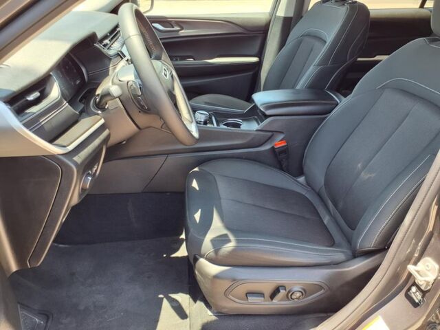 2023 Jeep Grand Cherokee L Laredo 4x4  TX