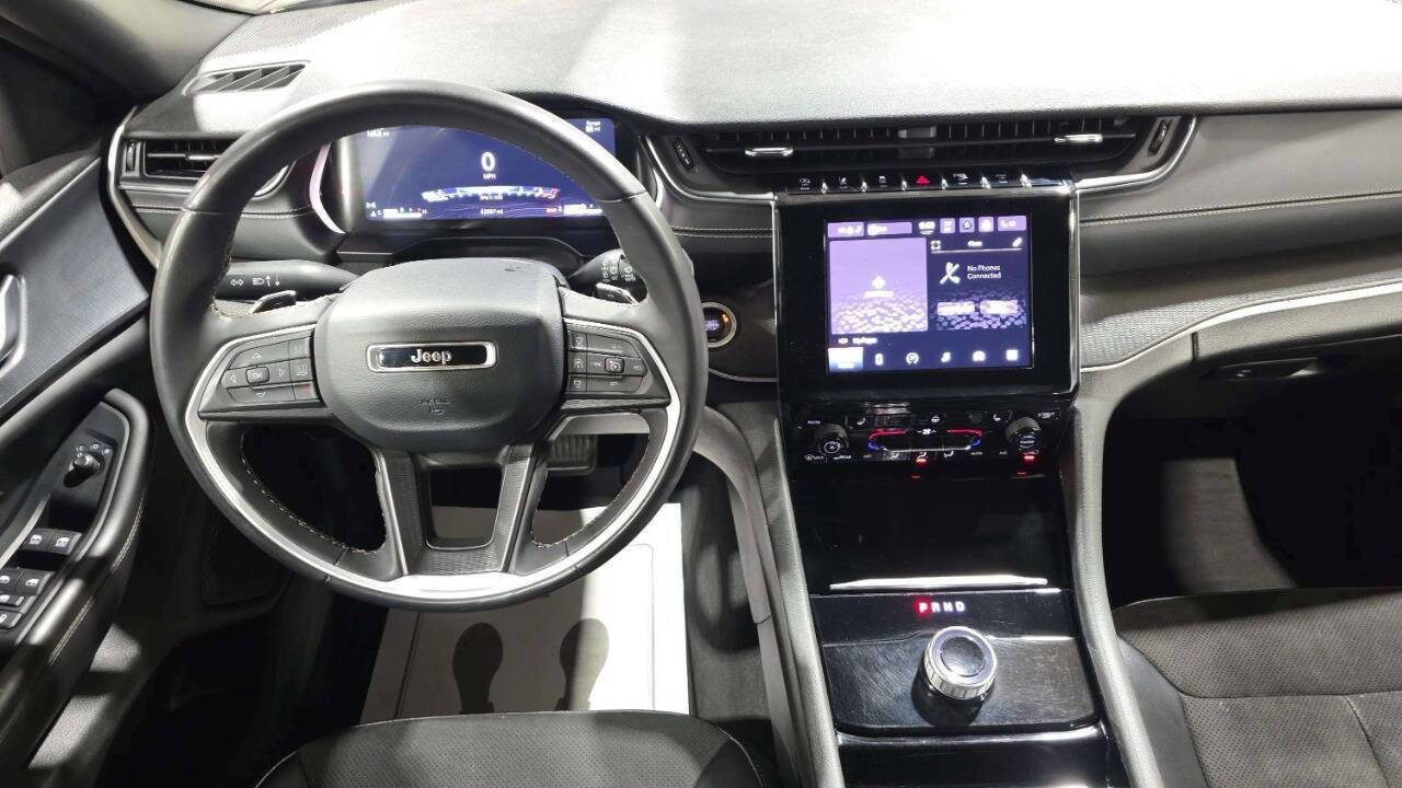 2023 Jeep Grand Cherokee L Laredo 4x4 4dr SUV Chesterfield MI