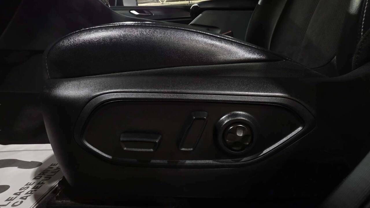 2023 Jeep Grand Cherokee L Laredo 4x4 4dr SUV Chesterfield MI