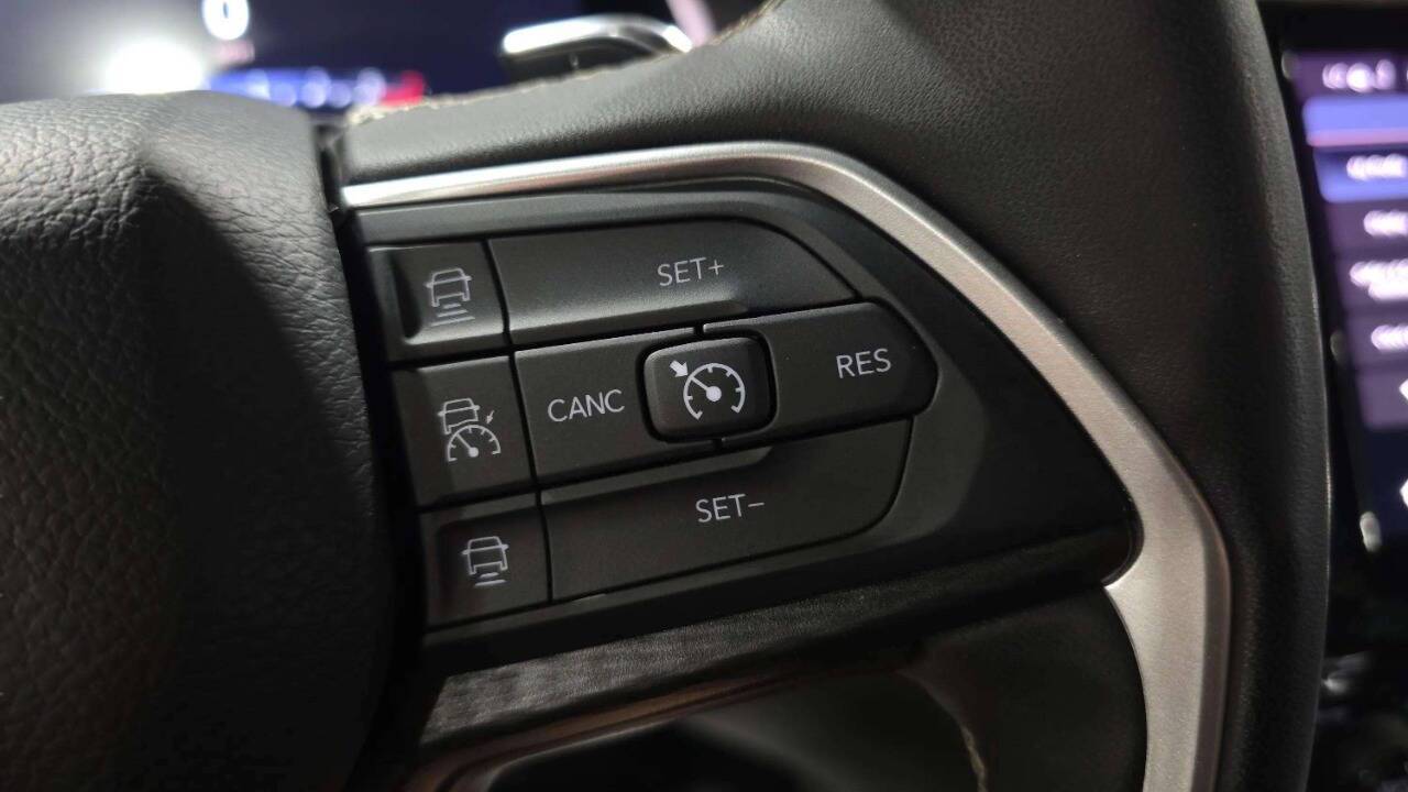 2023 Jeep Grand Cherokee L Laredo 4x4 4dr SUV Chesterfield MI