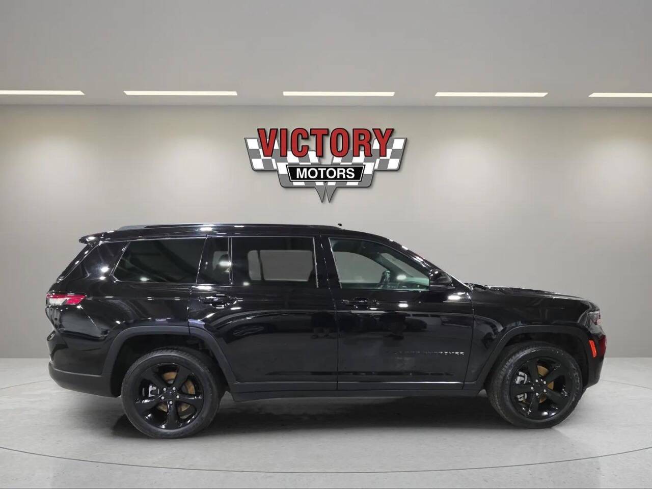 2023 Jeep Grand Cherokee L Laredo 4x4 4dr SUV Chesterfield MI