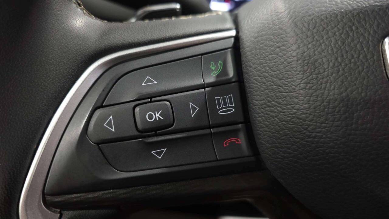 2023 Jeep Grand Cherokee L Laredo 4x4 4dr SUV Chesterfield MI
