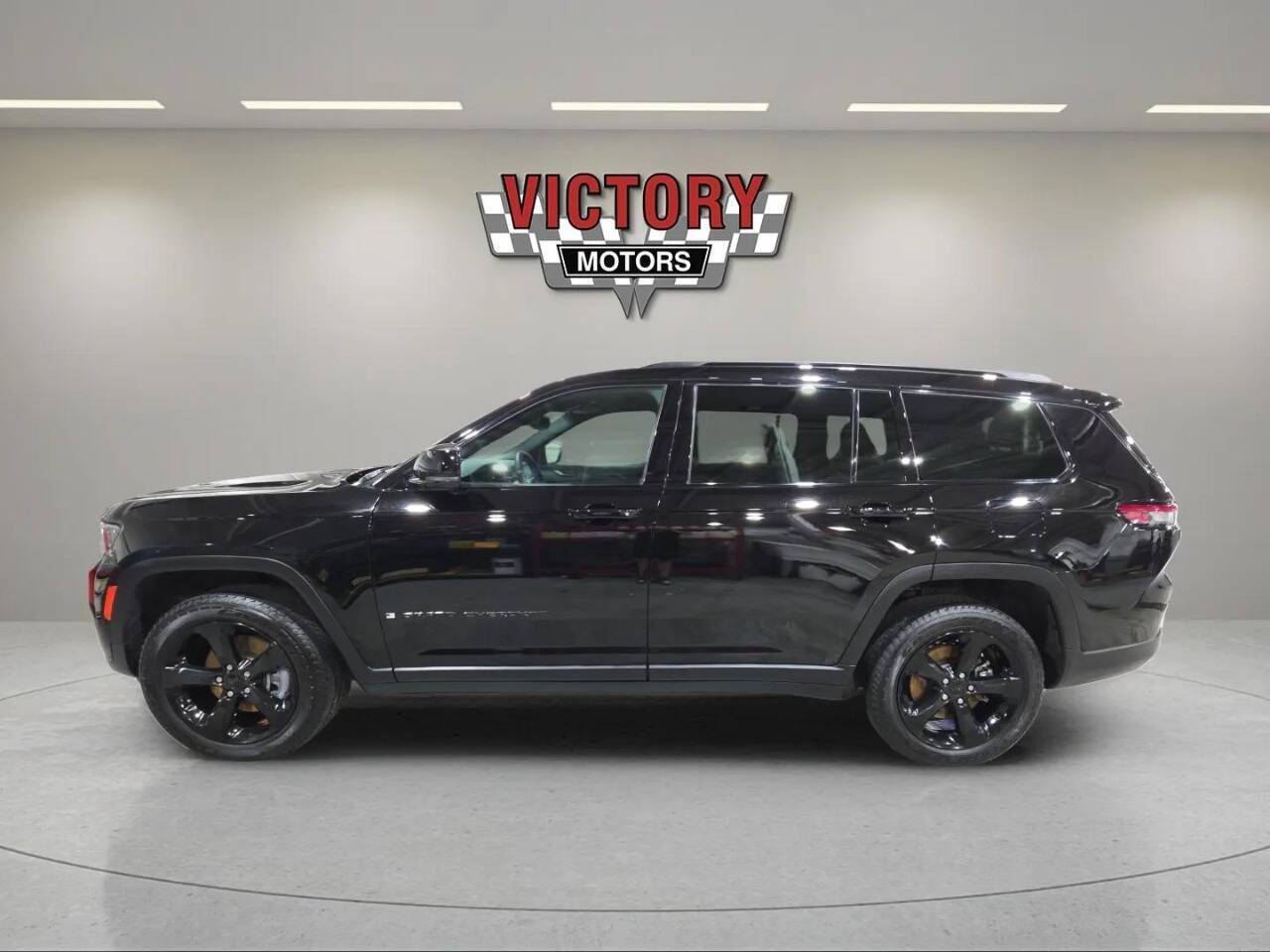 2023 Jeep Grand Cherokee L Laredo 4x4 4dr SUV Chesterfield MI