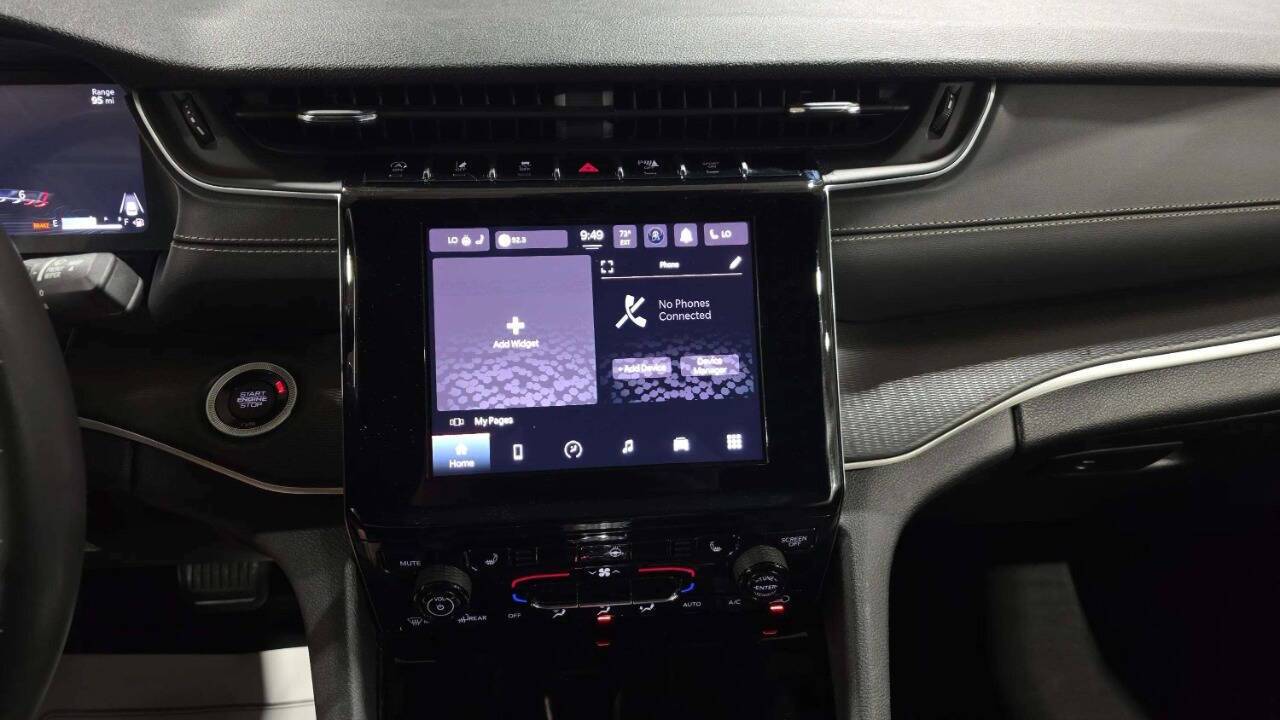 2023 Jeep Grand Cherokee L Laredo 4x4 4dr SUV Chesterfield MI