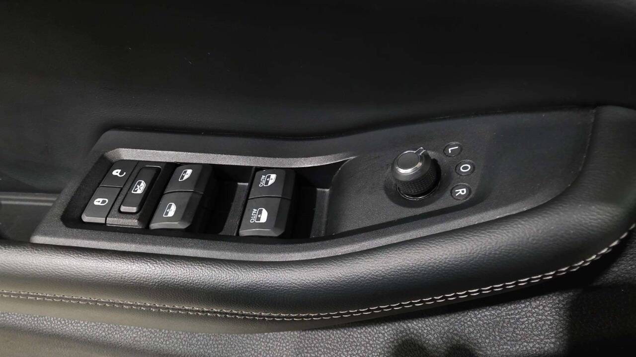 2023 Jeep Grand Cherokee L Laredo 4x4 4dr SUV Chesterfield MI