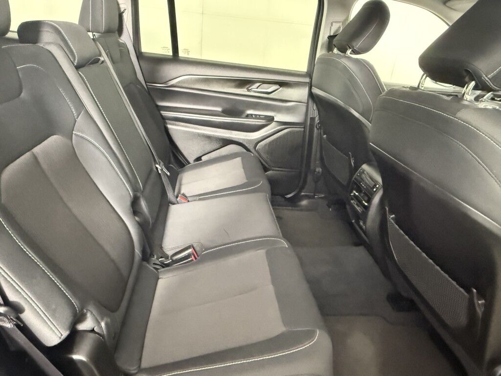 2023 Jeep Grand Cherokee L Laredo 4x4 Maumee OH