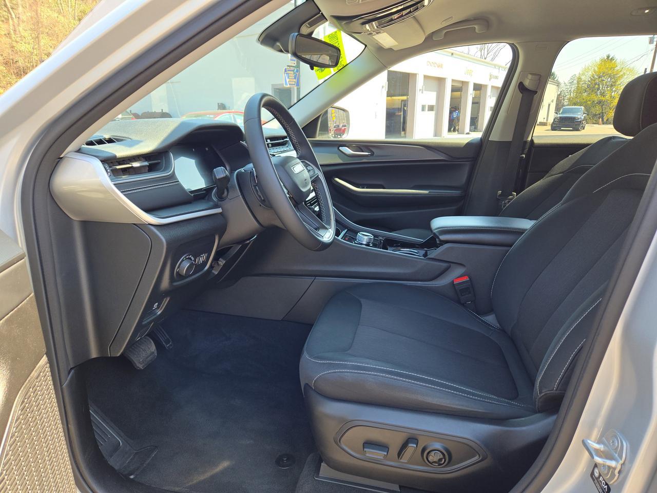 2023 Jeep Grand Cherokee L Laredo Hamburg PA