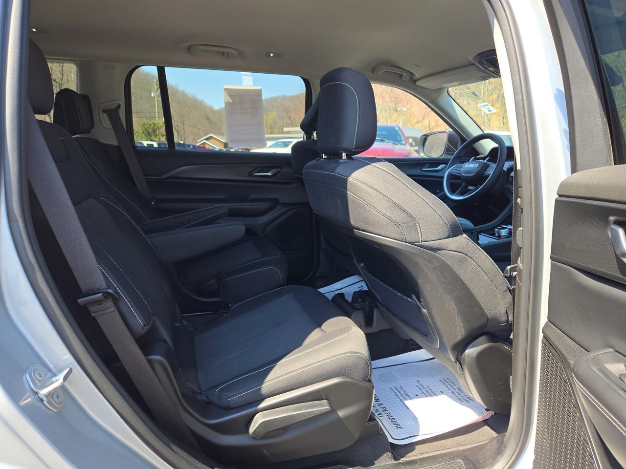 2023 Jeep Grand Cherokee L Laredo Hamburg PA