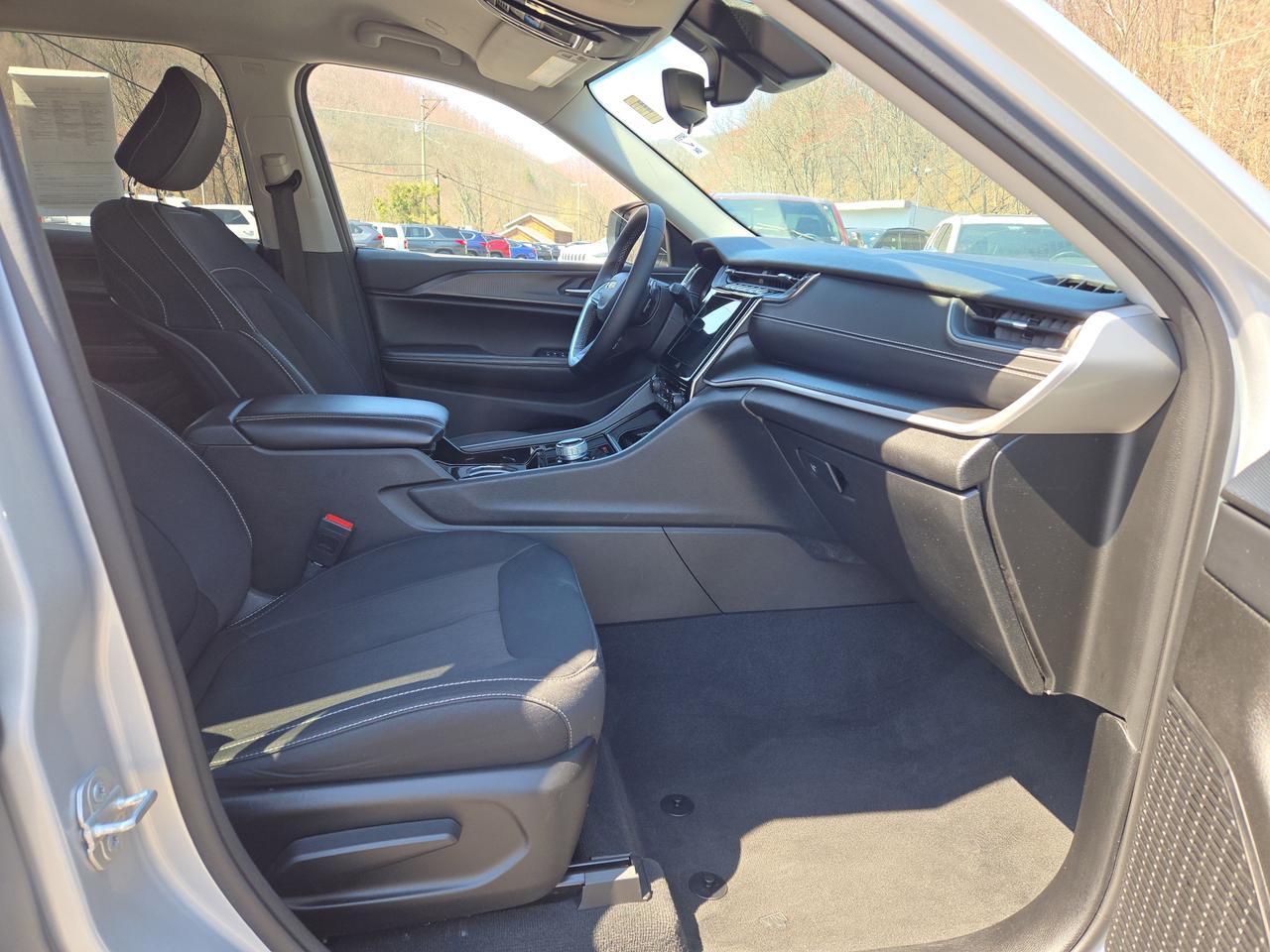 2023 Jeep Grand Cherokee L Laredo Hamburg PA