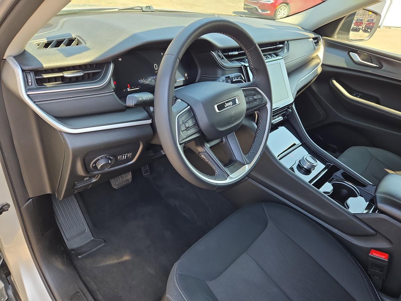 2023 Jeep Grand Cherokee L Laredo Hamburg PA