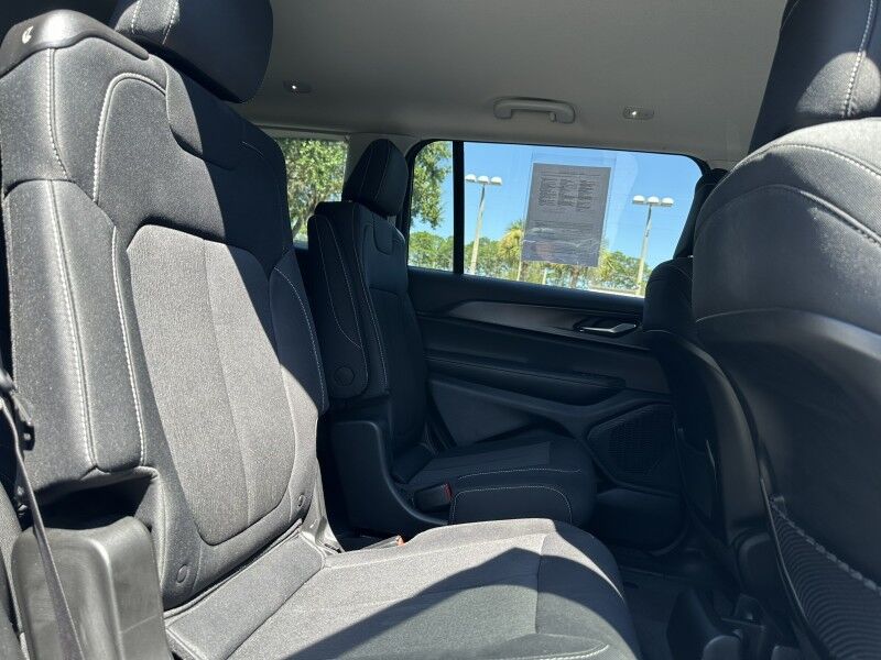 2023 Jeep Grand Cherokee L Laredo Jacksonville FL