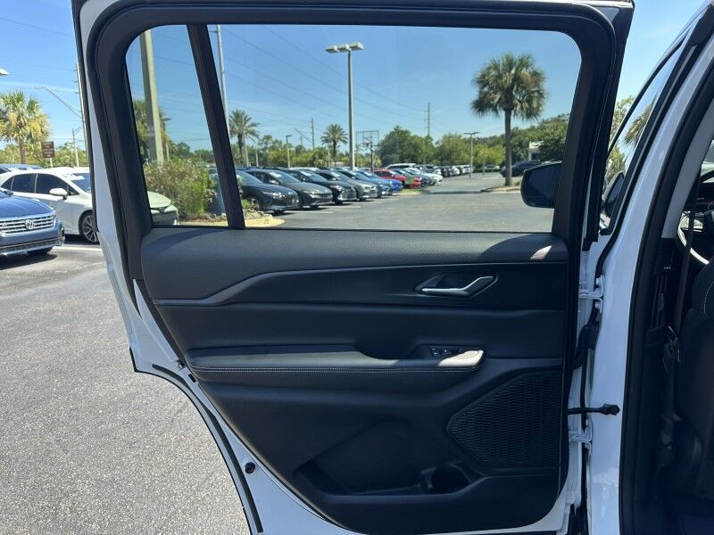 2023 Jeep Grand Cherokee L Laredo Jacksonville FL