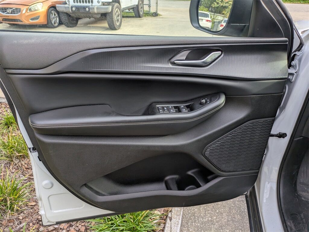 2023 Jeep Grand Cherokee L Laredo Saint Augustine FL