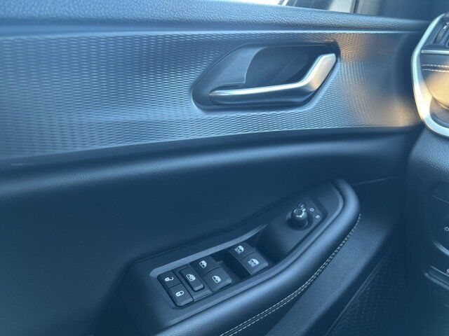 2023 Jeep Grand Cherokee L Laredo Carbondale IL