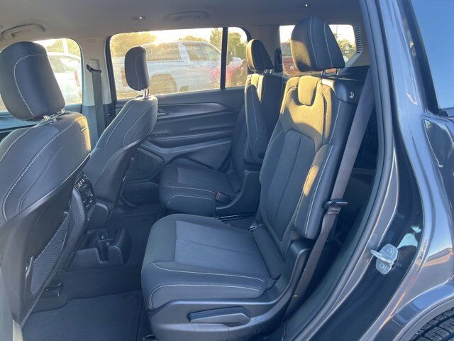 2023 Jeep Grand Cherokee L Laredo Carbondale IL