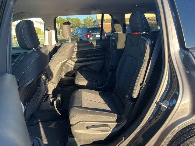2023 Jeep Grand Cherokee L Laredo Carbondale IL