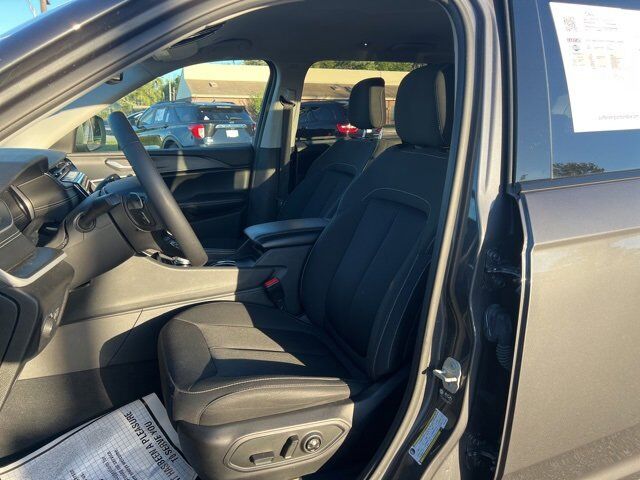 2023 Jeep Grand Cherokee L Laredo Carbondale IL
