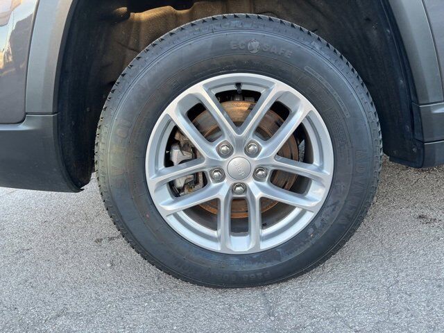 2023 Jeep Grand Cherokee L Laredo Carbondale IL
