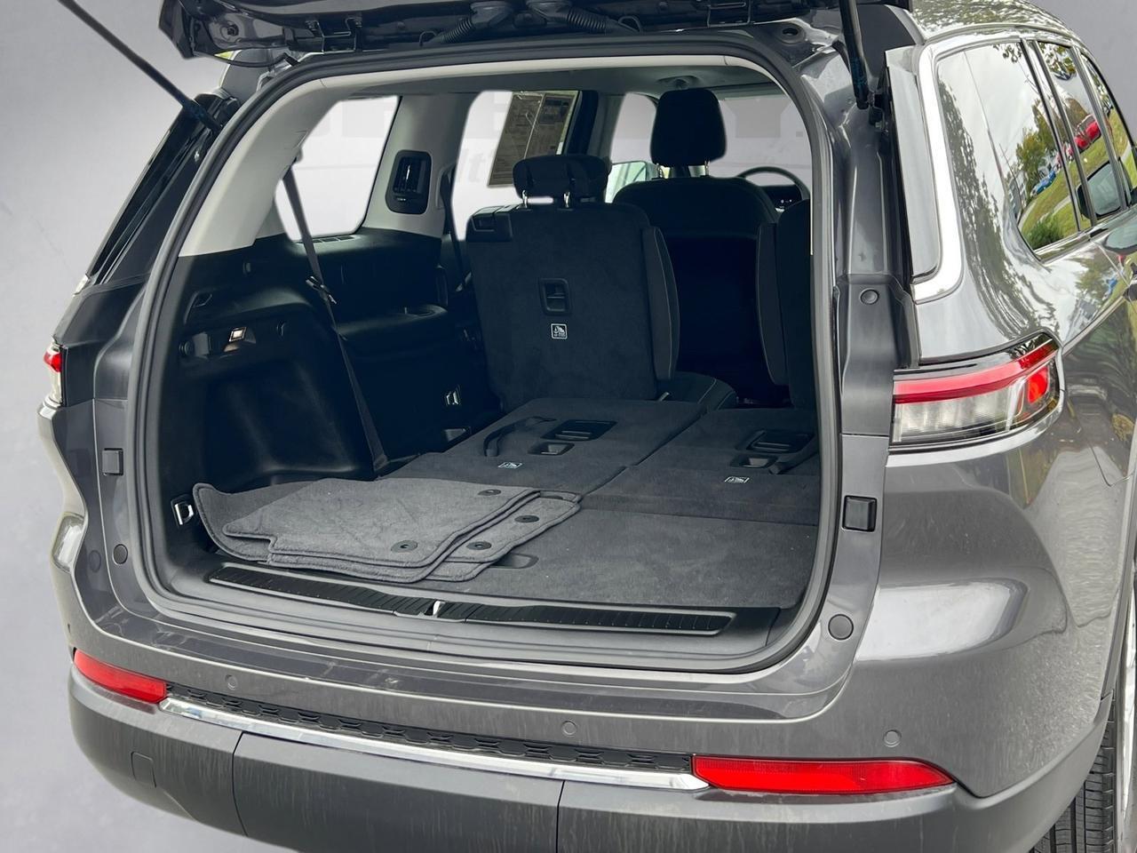 2023 Jeep Grand Cherokee L Laredo Hagerstown MD
