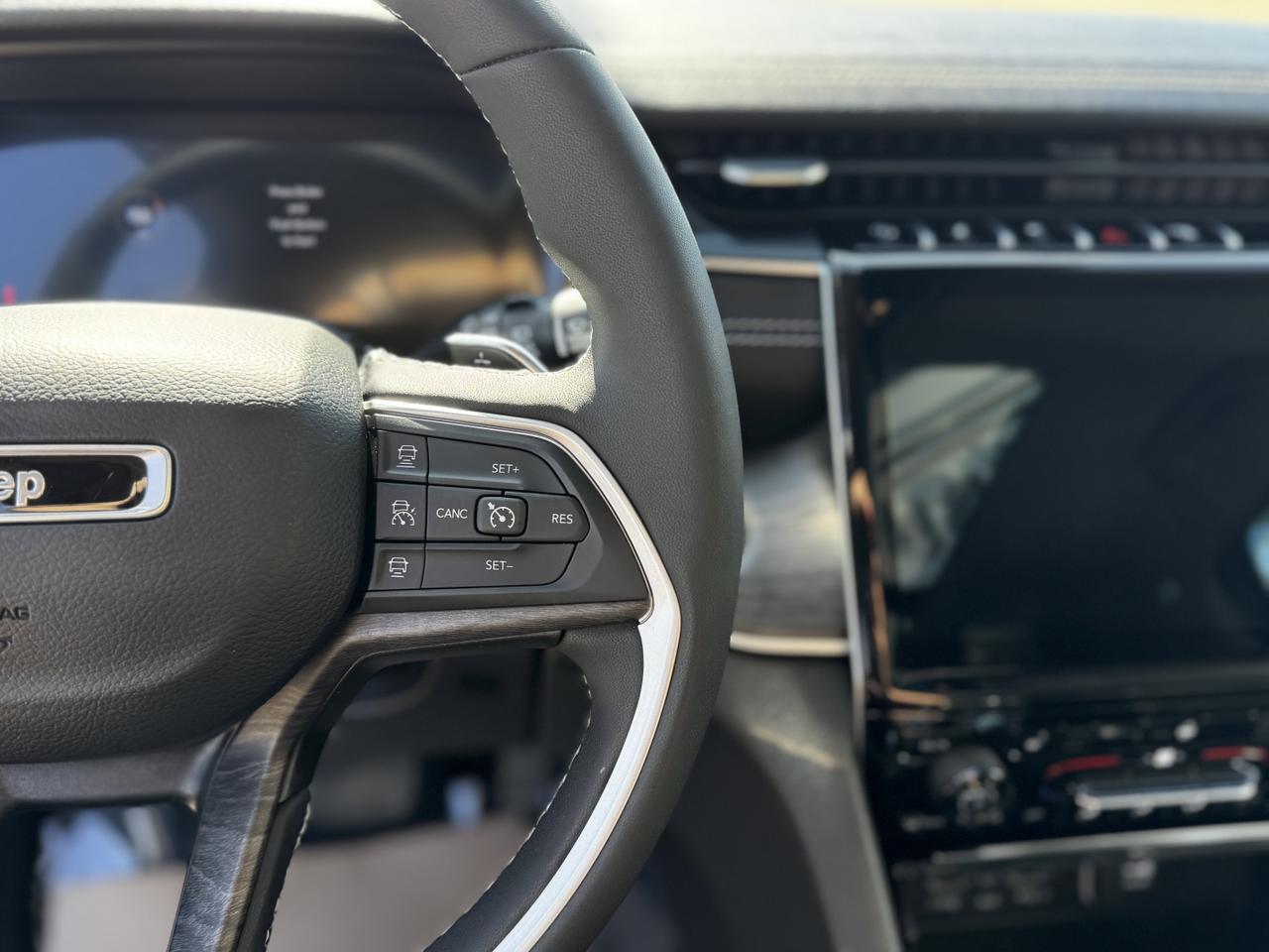 2023 Jeep Grand Cherokee L Limited 4x4 | Low KMs | V6 | Leather | Backup Camera | Heated Seats | Pano Sunroof Redwater AB