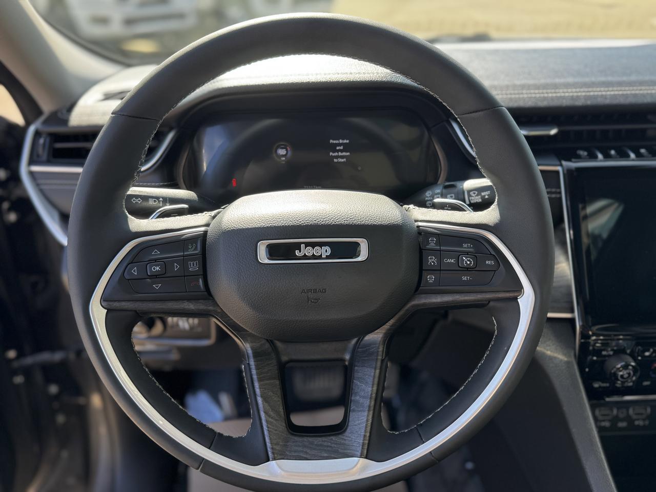 2023 Jeep Grand Cherokee L Limited 4x4 | Low KMs | V6 | Leather | Backup Camera | Heated Seats | Pano Sunroof Redwater AB