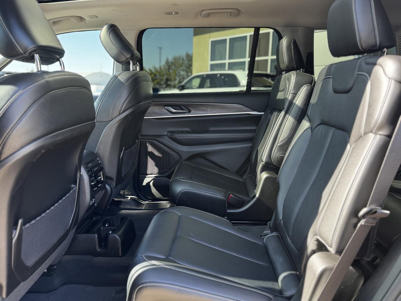2023 Jeep Grand Cherokee L Limited 4x4 | Low KMs | V6 | Leather | Backup Camera | Heated Seats | Pano Sunroof Redwater AB