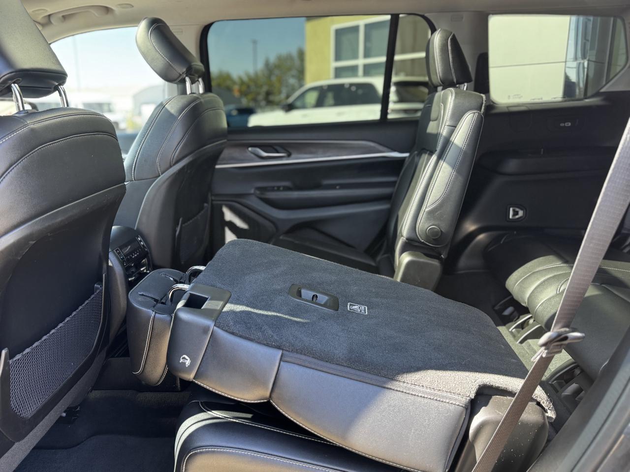 2023 Jeep Grand Cherokee L Limited 4x4 | Low KMs | V6 | Leather | Backup Camera | Heated Seats | Pano Sunroof Redwater AB