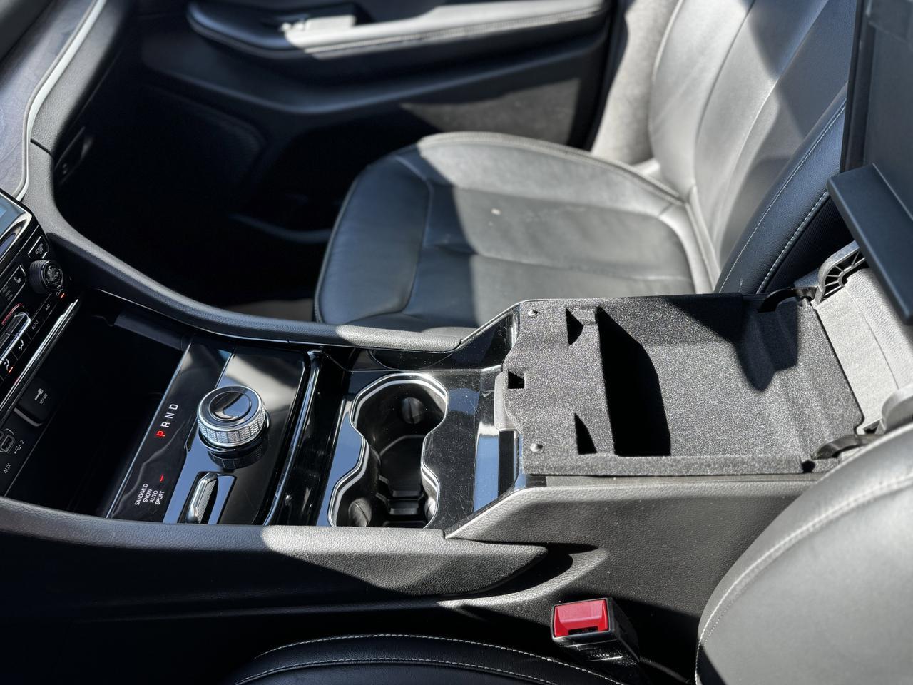 2023 Jeep Grand Cherokee L Limited 4x4 | Low KMs | V6 | Leather | Backup Camera | Heated Seats | Pano Sunroof Redwater AB