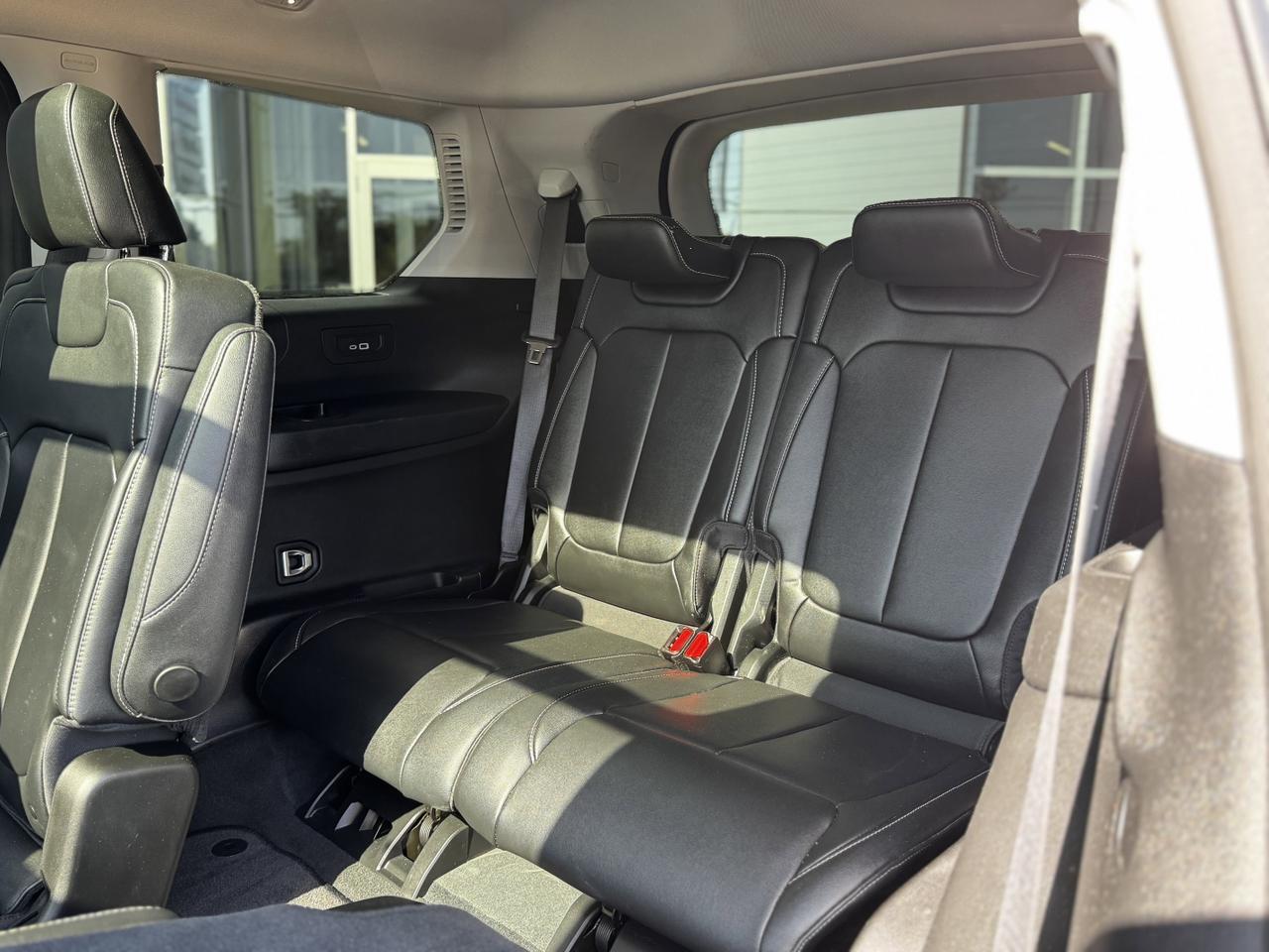 2023 Jeep Grand Cherokee L Limited 4x4 | Low KMs | V6 | Leather | Backup Camera | Heated Seats | Pano Sunroof Redwater AB