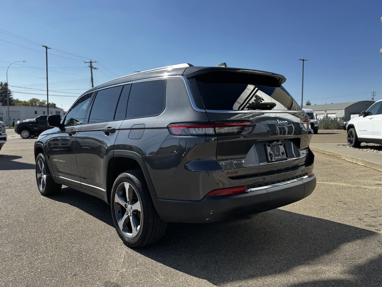 2023 Jeep Grand Cherokee L Limited 4x4 | Low KMs | V6 | Leather | Backup Camera | Heated Seats | Pano Sunroof Redwater AB