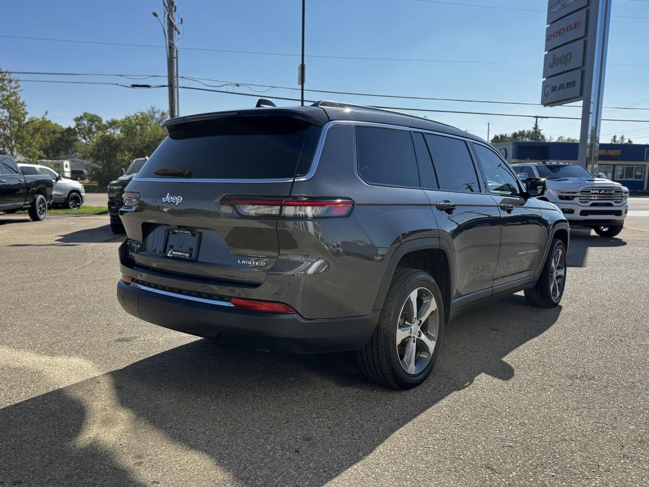 2023 Jeep Grand Cherokee L Limited 4x4 | Low KMs | V6 | Leather | Backup Camera | Heated Seats | Pano Sunroof Redwater AB