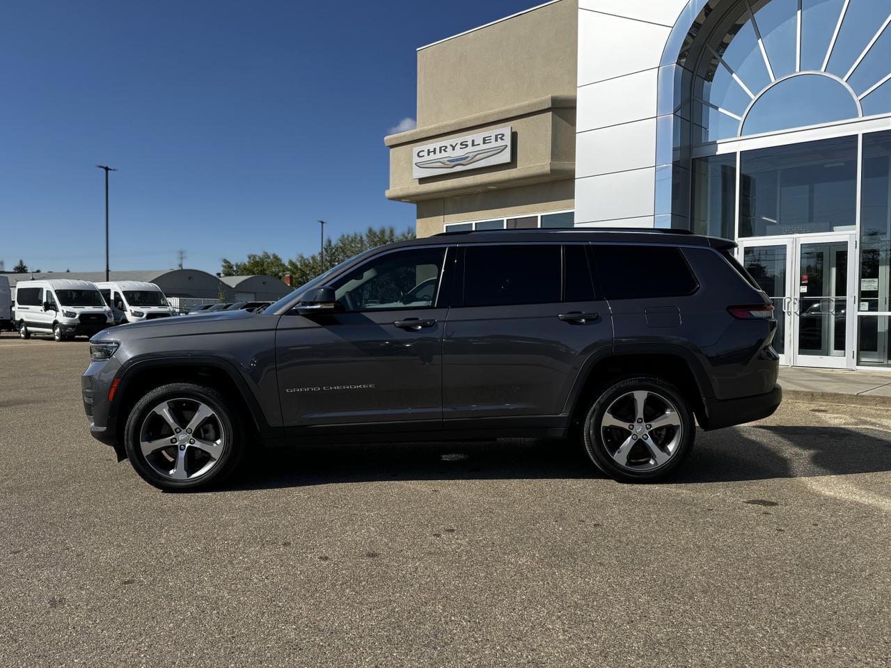 2023 Jeep Grand Cherokee L Limited 4x4 | Low KMs | V6 | Leather | Backup Camera | Heated Seats | Pano Sunroof Redwater AB