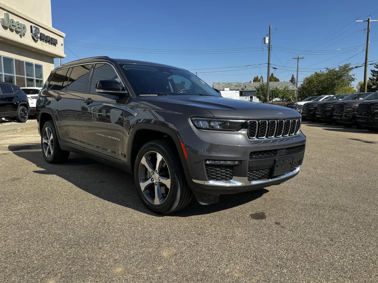 2023 Jeep Grand Cherokee L Limited 4x4 | Low KMs | V6 | Leather | Backup Camera | Heated Seats | Pano Sunroof Redwater AB