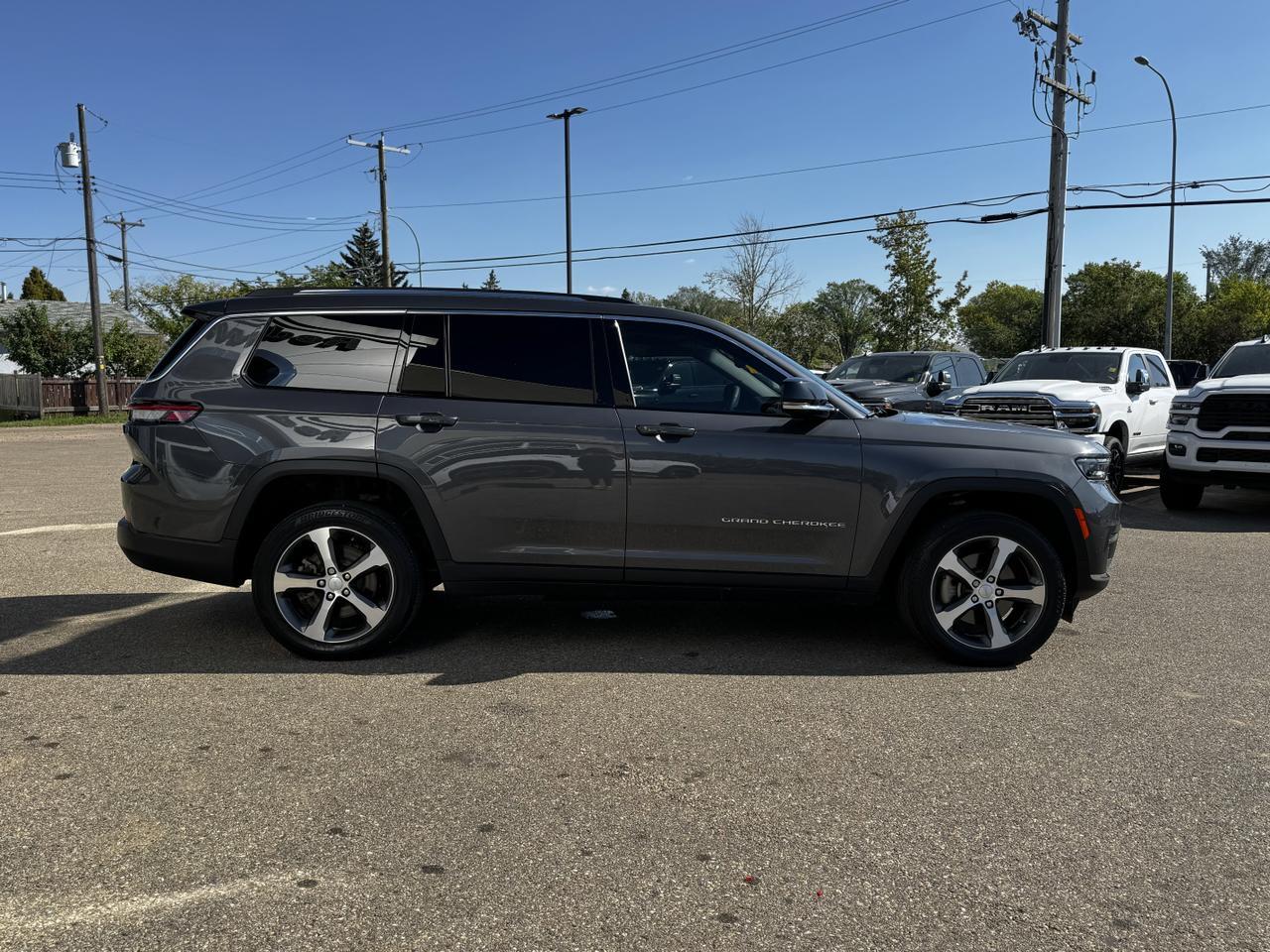 2023 Jeep Grand Cherokee L Limited 4x4 | Low KMs | V6 | Leather | Backup Camera | Heated Seats | Pano Sunroof Redwater AB