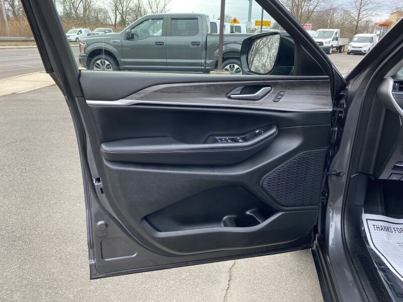 2023 Jeep Grand Cherokee L Limited Bristol  PA