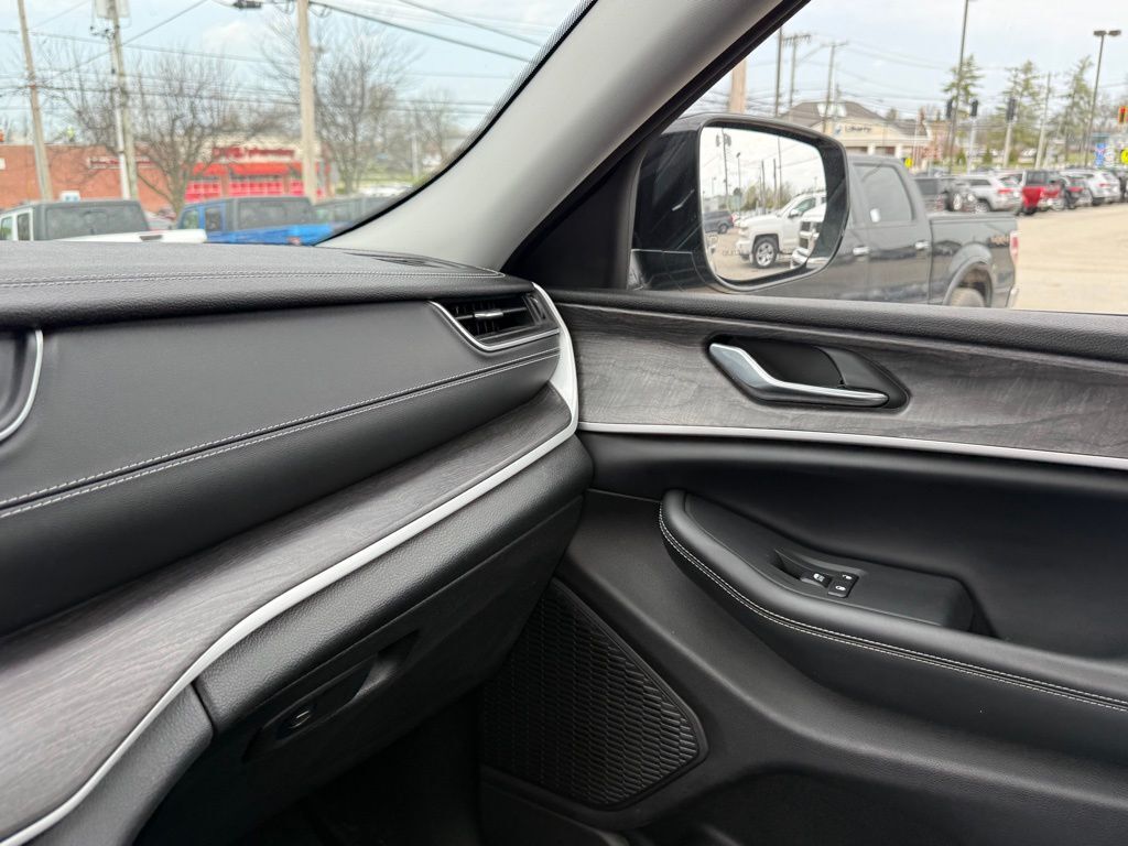 2023 Jeep Grand Cherokee L Limited Crestwood KY