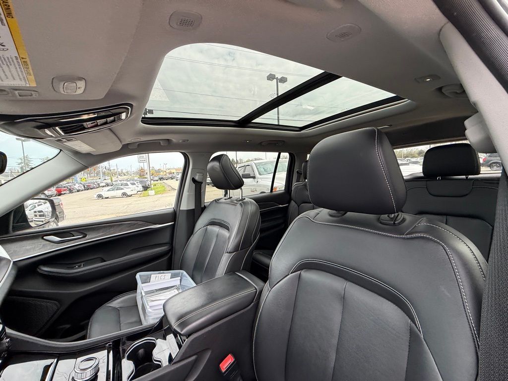 2023 Jeep Grand Cherokee L Limited Crestwood KY