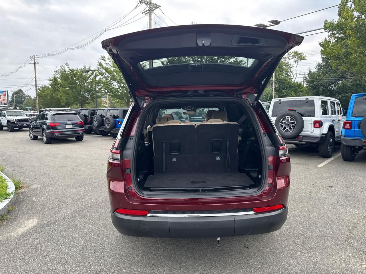 2023 Jeep Grand Cherokee L Limited Dartmouth MA