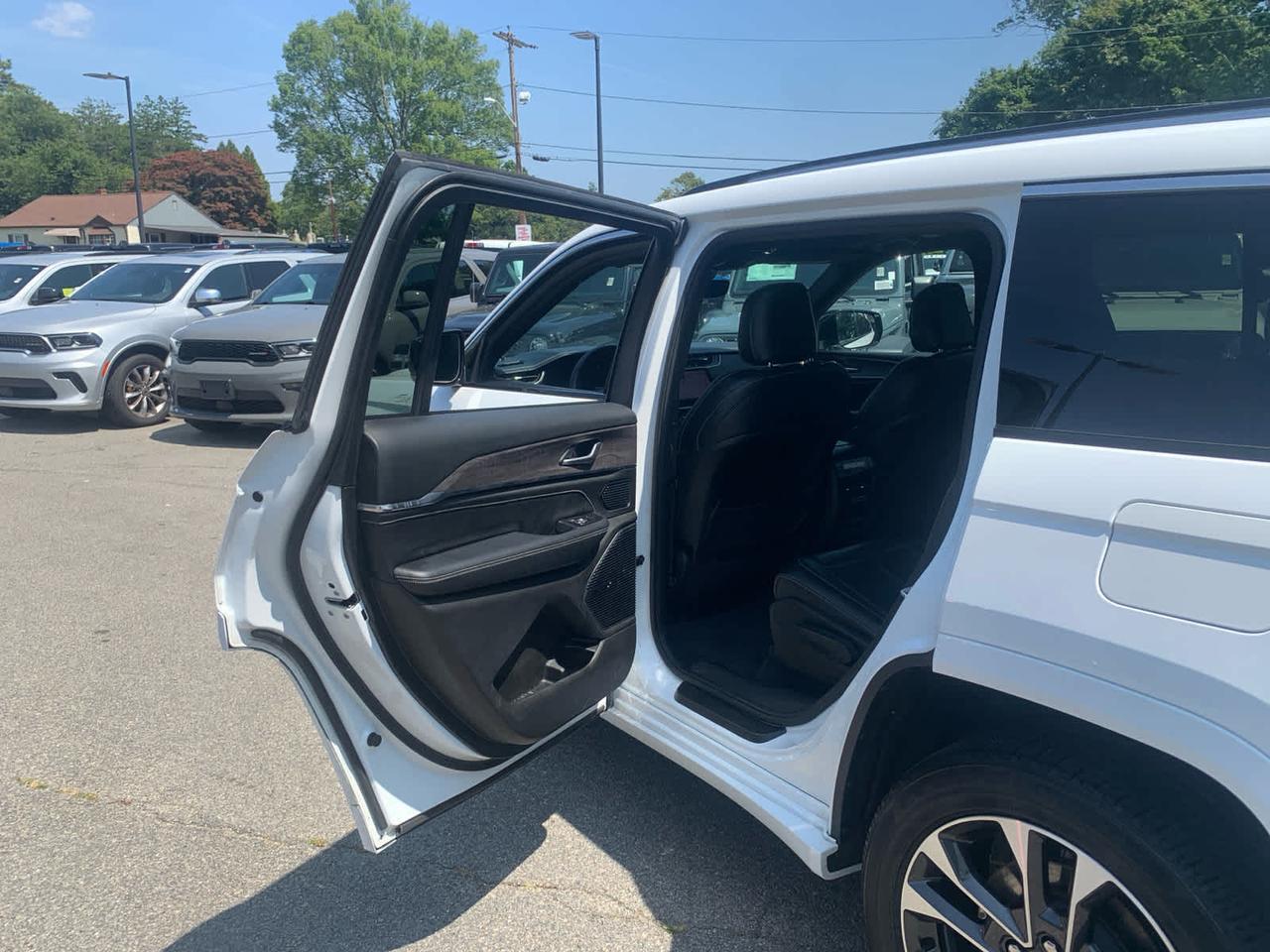 2023 Jeep Grand Cherokee L Overland Dartmouth MA
