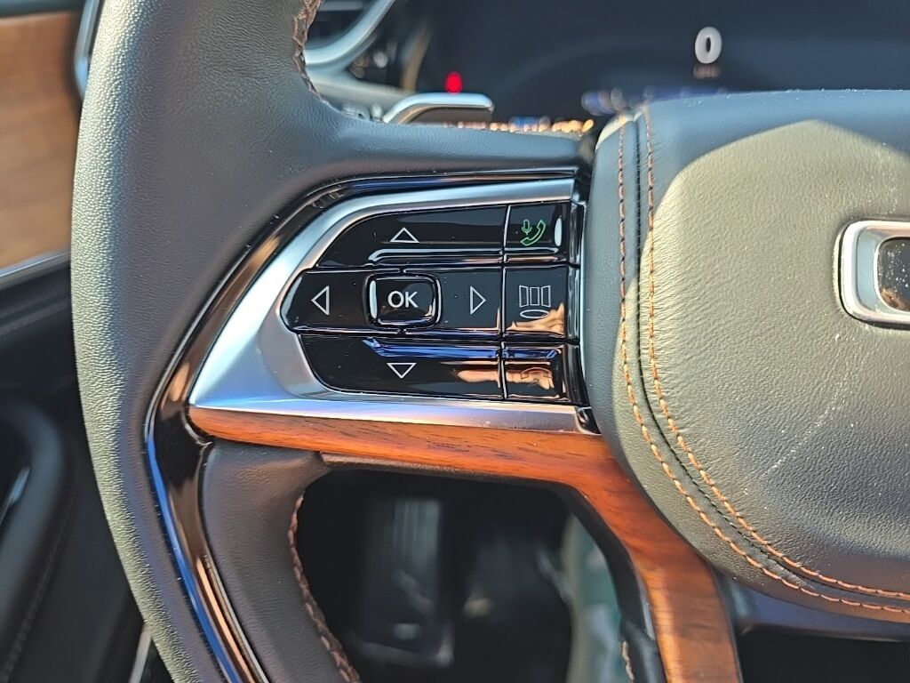 2023 Jeep Grand Cherokee L Summit 4WD 6 Passenger Fond du Lac WI