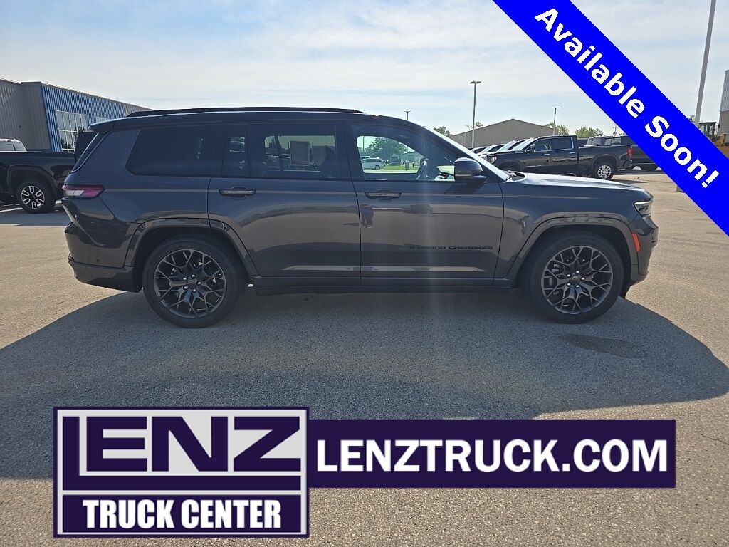 2023 Jeep Grand Cherokee L Summit 4WD 6 Passenger Fond du Lac WI