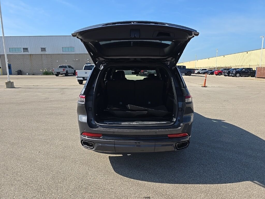 2023 Jeep Grand Cherokee L Summit 4WD 6 Passenger Fond du Lac WI