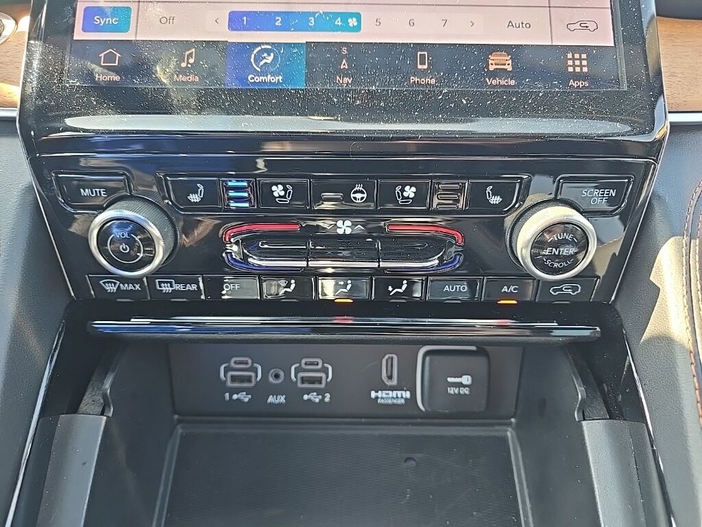 2023 Jeep Grand Cherokee L Summit 4WD 6 Passenger Fond du Lac WI