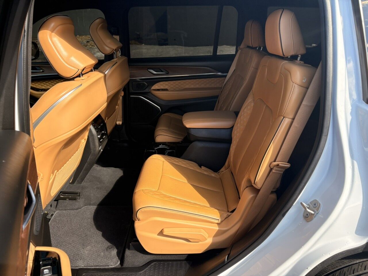 2023 Jeep Grand Cherokee L Summit Fitchburg MA